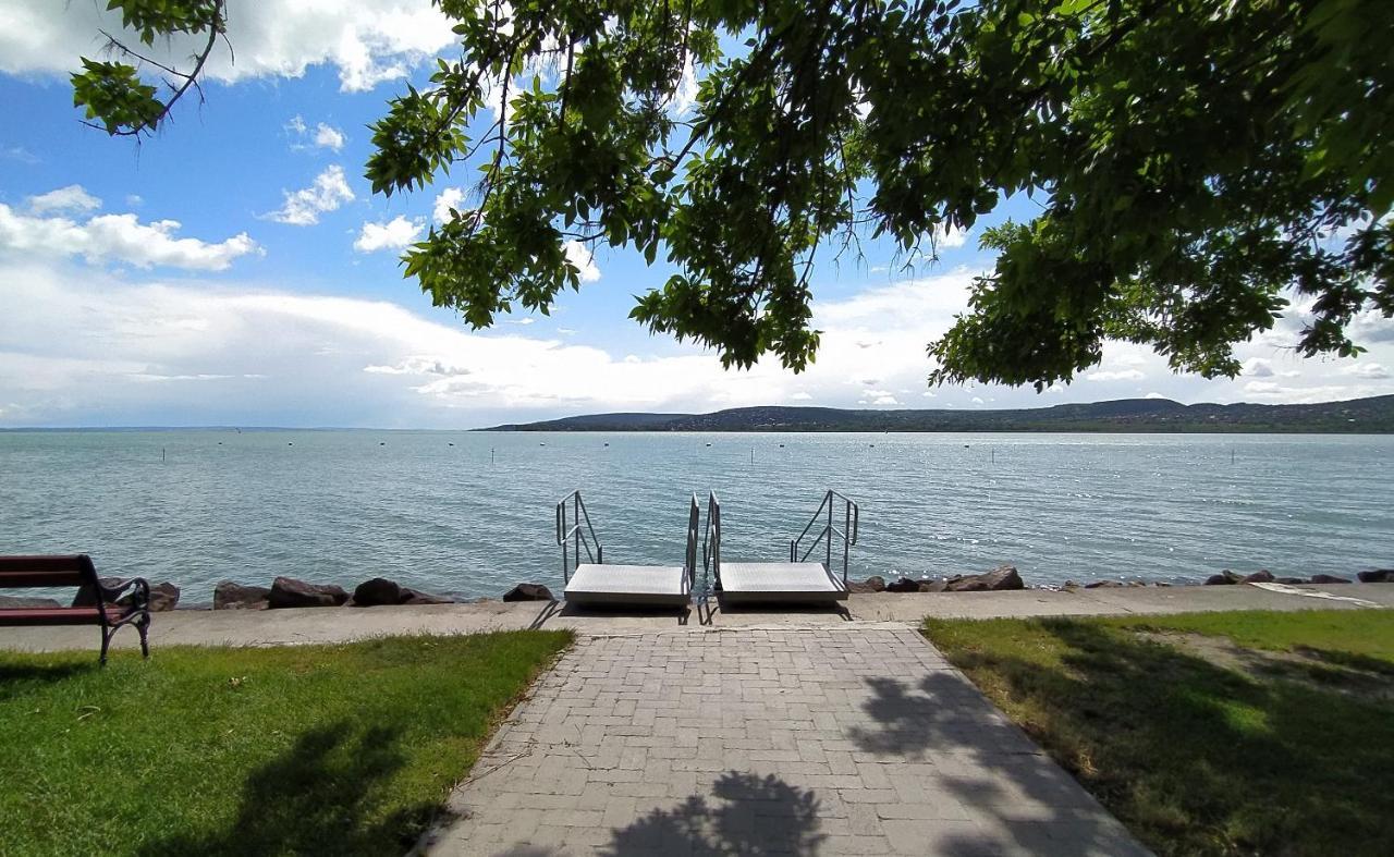 Elizabeth Vendeghaz Balatonfuzfon A Strandnal Exteriör bild