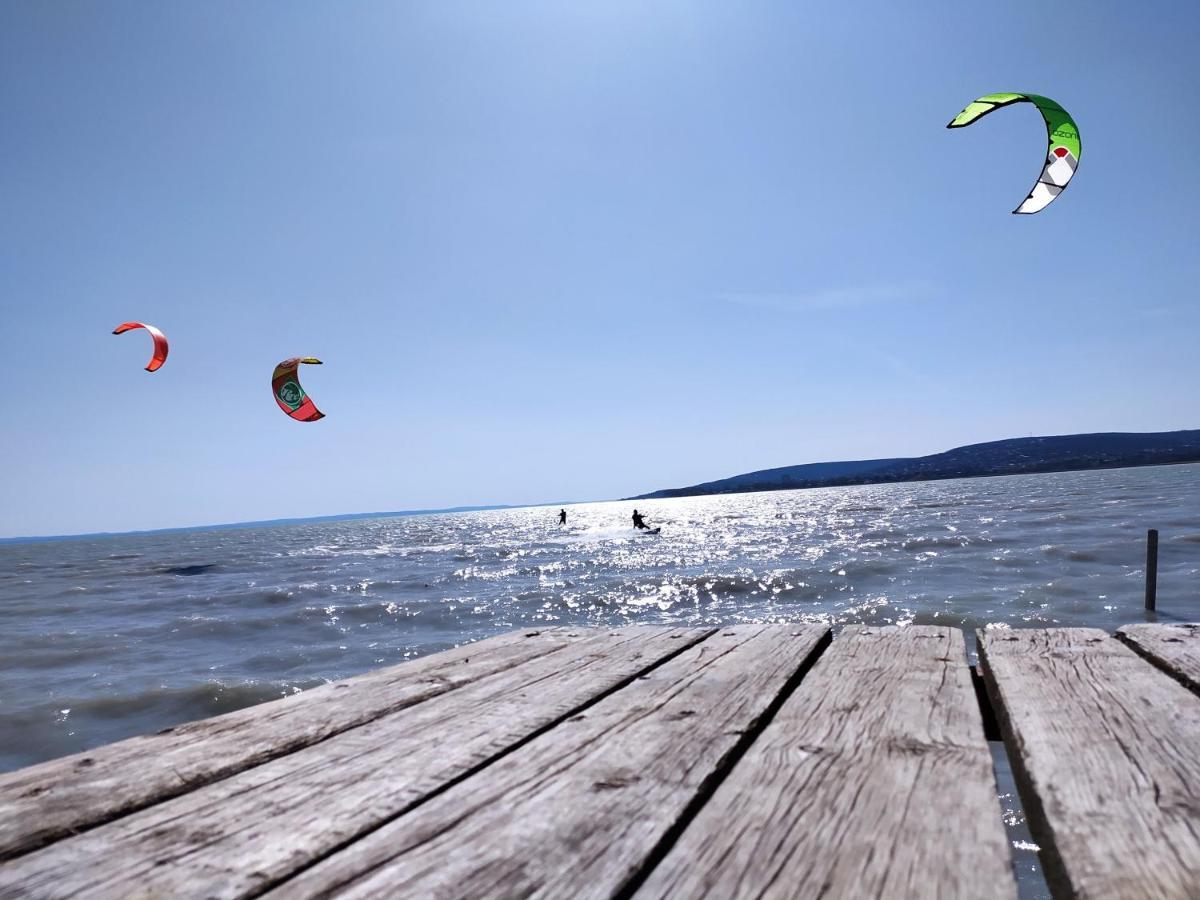 Elizabeth Vendeghaz Balatonfuzfon A Strandnal Exteriör bild